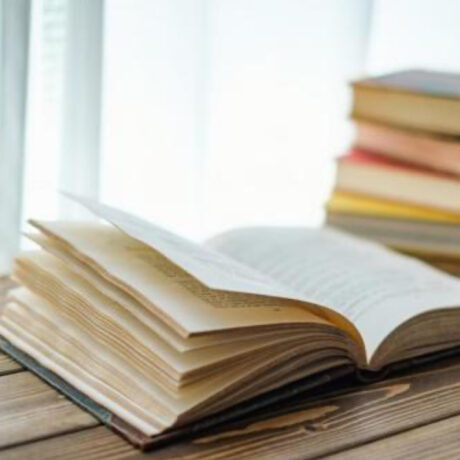 🍁秋の夜長に読みたい！家族みんなで楽しむおすすめの本8選
