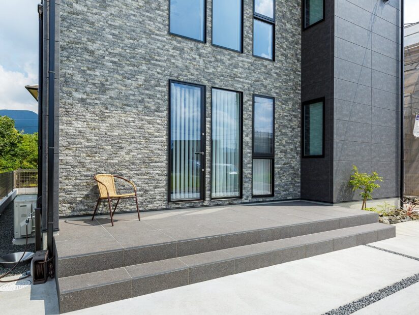 ウッドデッキVSタイルデッキ徹底比較｜後悔しない選び方とは？